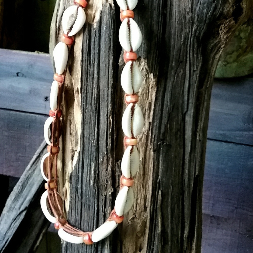 Vtg Cowrie Shell/Leather BOHO Choker Necklace